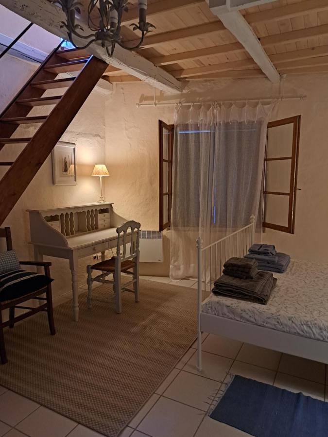 La Maison De Gisele Bed & Breakfast Saint-Victor-des-Oules Bagian luar foto