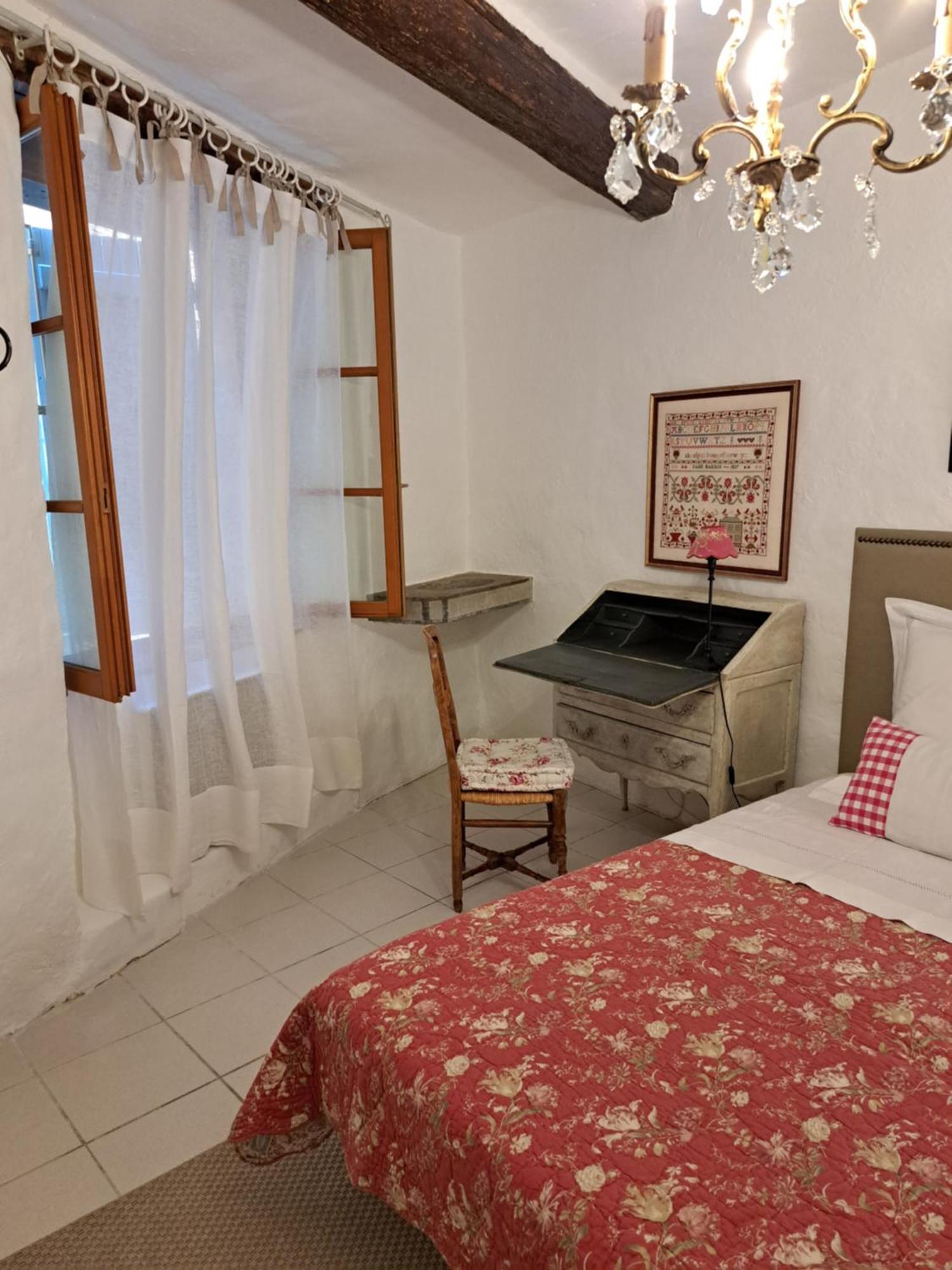 La Maison De Gisele Bed & Breakfast Saint-Victor-des-Oules Bagian luar foto