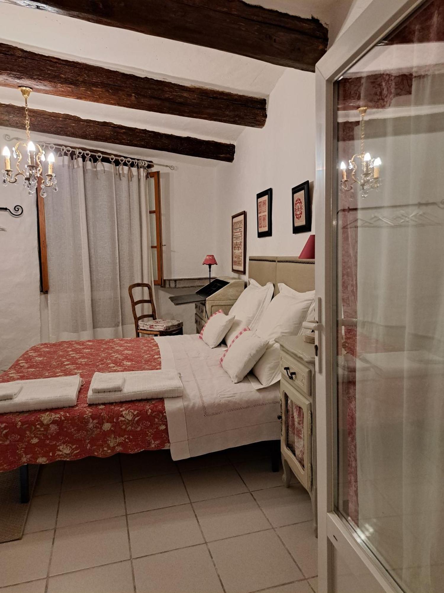 La Maison De Gisele Bed & Breakfast Saint-Victor-des-Oules Bagian luar foto