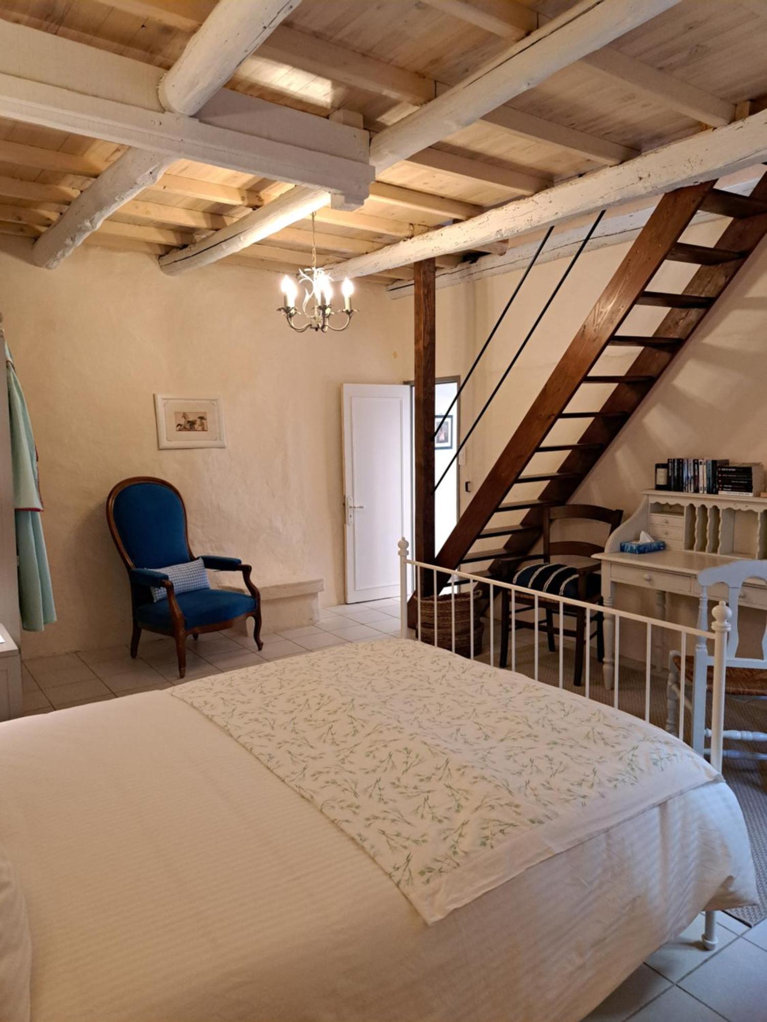 La Maison De Gisele Bed & Breakfast Saint-Victor-des-Oules Bagian luar foto