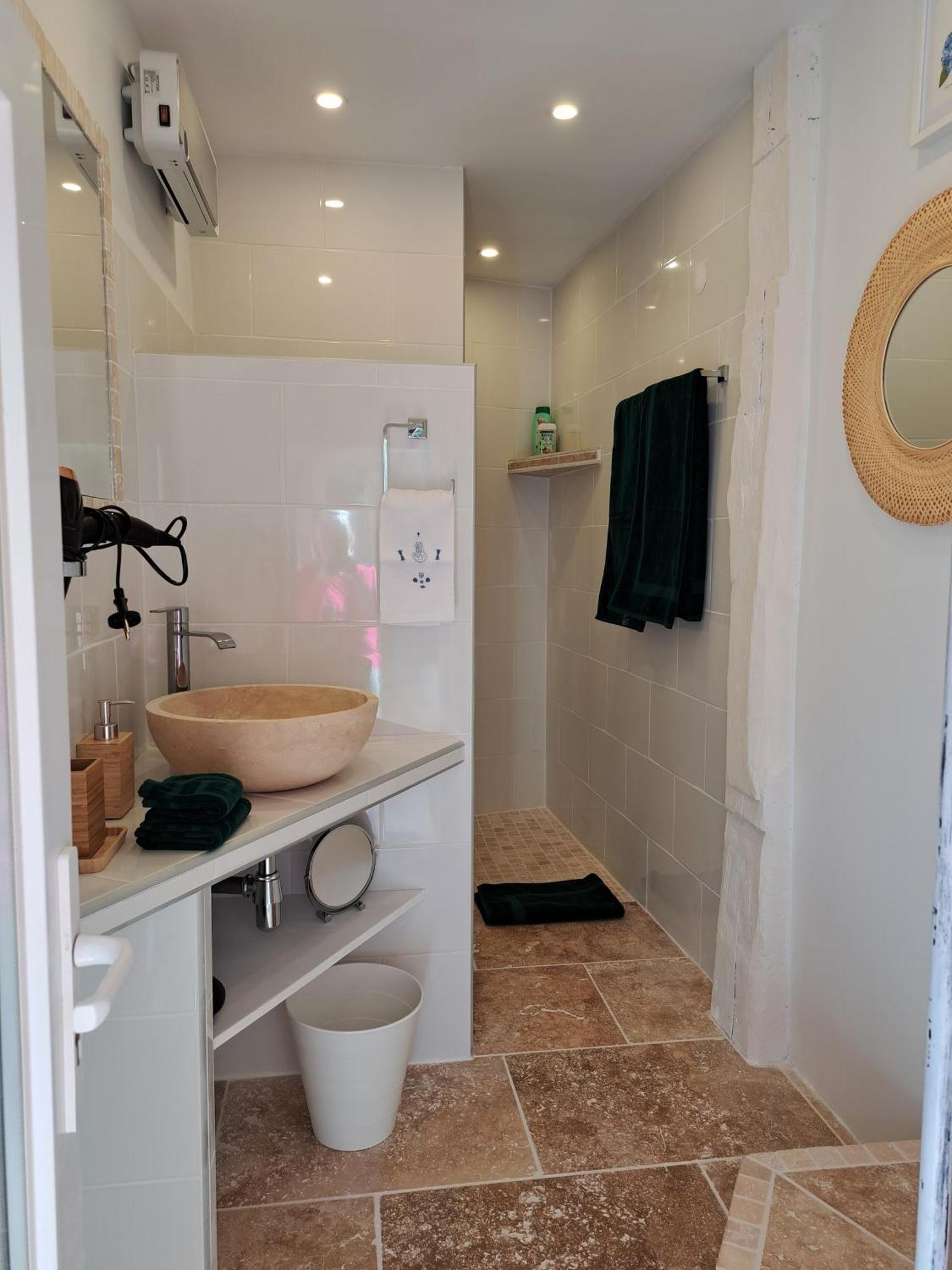 La Maison De Gisele Bed & Breakfast Saint-Victor-des-Oules Bagian luar foto